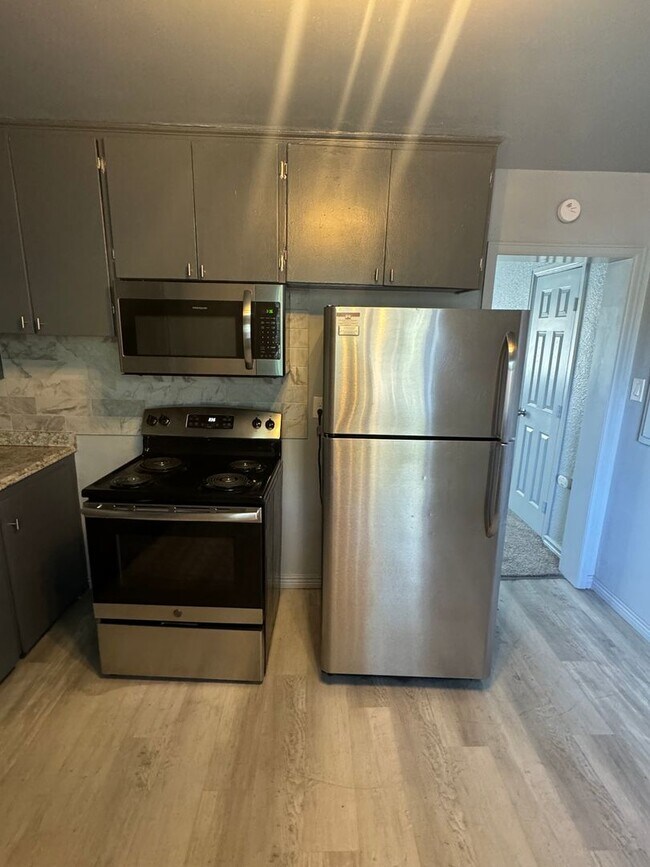 Foto del edificio - Updated 2 Bedroom 2 Bathroom with Bonus room!