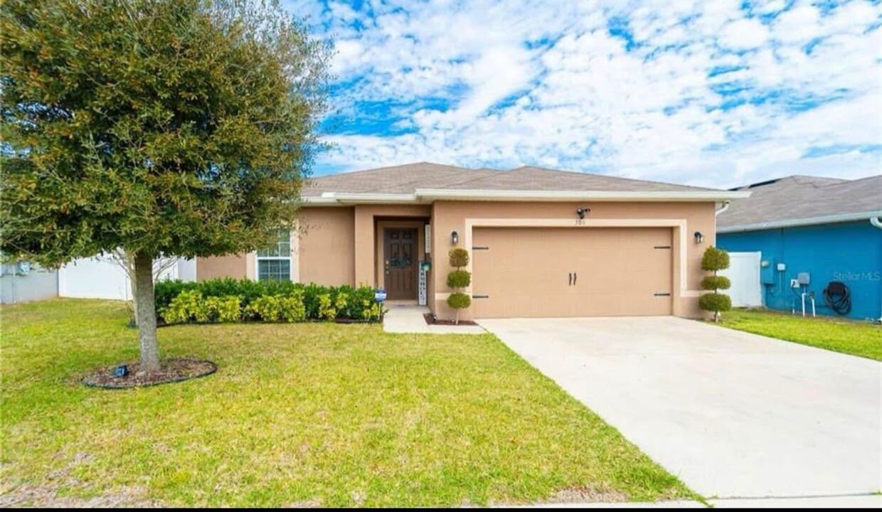Primary Photo - Beautiful 4-Bedroom Home in Sought-After H...