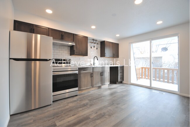 Building Photo - 941 N 350 E