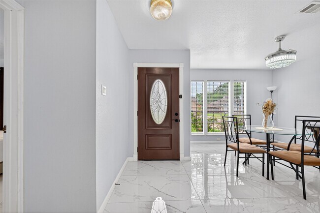 Foto del edificio - 14310 Royal Hill Dr