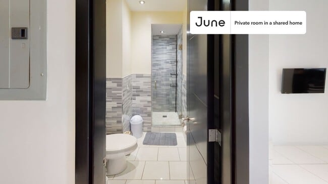 Foto del edificio - Room in Shared 3 bed/1 bath home