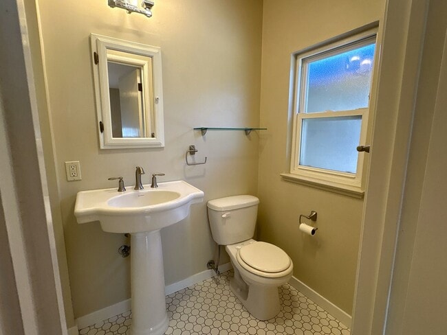 Building Photo - Beautiful 3BD/2BA Santa Clara Home with Hardwood Floors, Central AC & Private Backyard