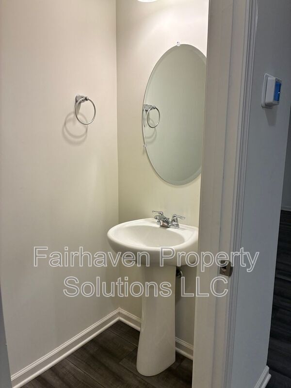 Foto del edificio - 1050 Paddington Dr