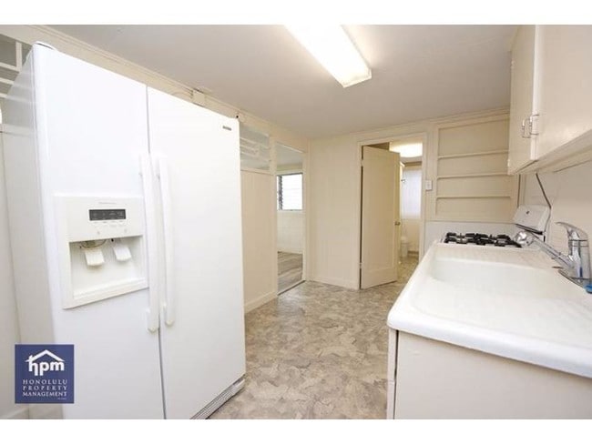 Building Photo - 2026 Bachelot St