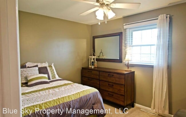 Building Photo - 3 br, 2 bath House - 8104 W Greenview Dr