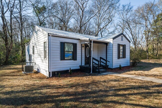 Building Photo - Super Cute & Private Hueytown Home Tucked Away on a Quiet Cul-de-Sac