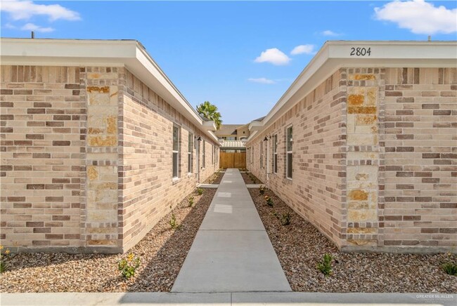 Building Photo - 2804 W Israel Ave