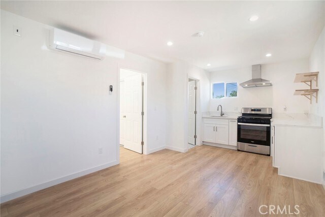 Foto del edificio - 3826 W 64th St