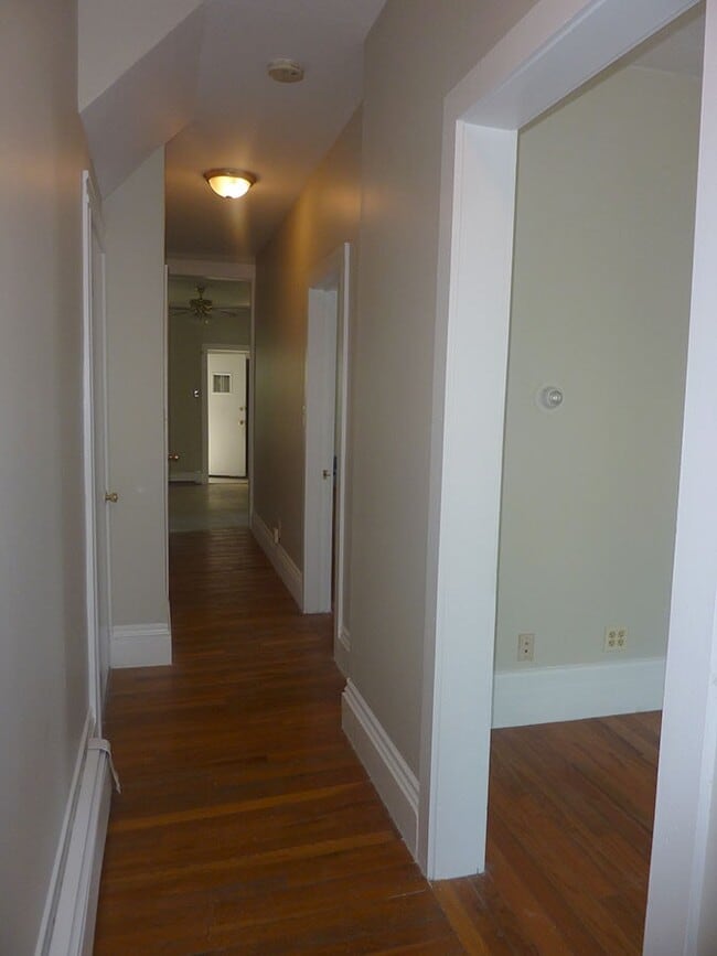 Building Photo - 204 River St