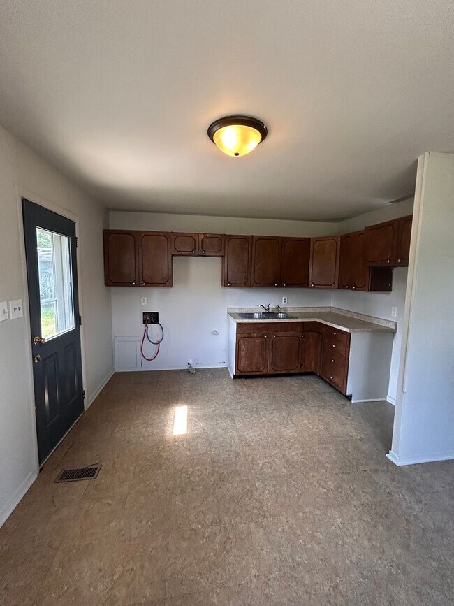 Building Photo - 6220 Chatham Dr