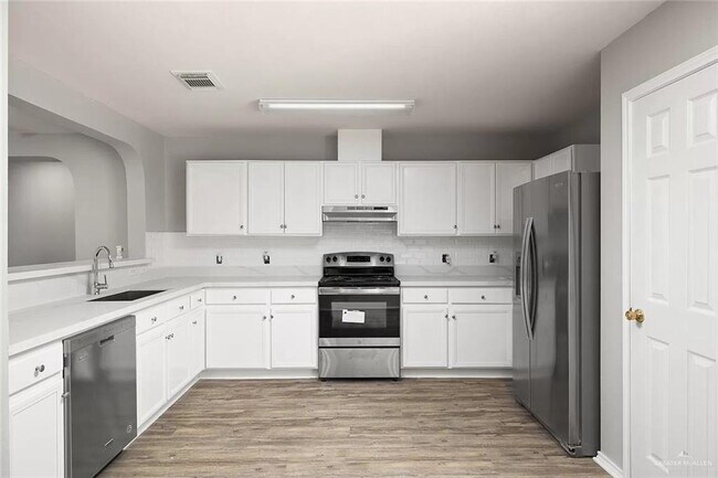 Foto del edificio - 2020 Andrea Ave