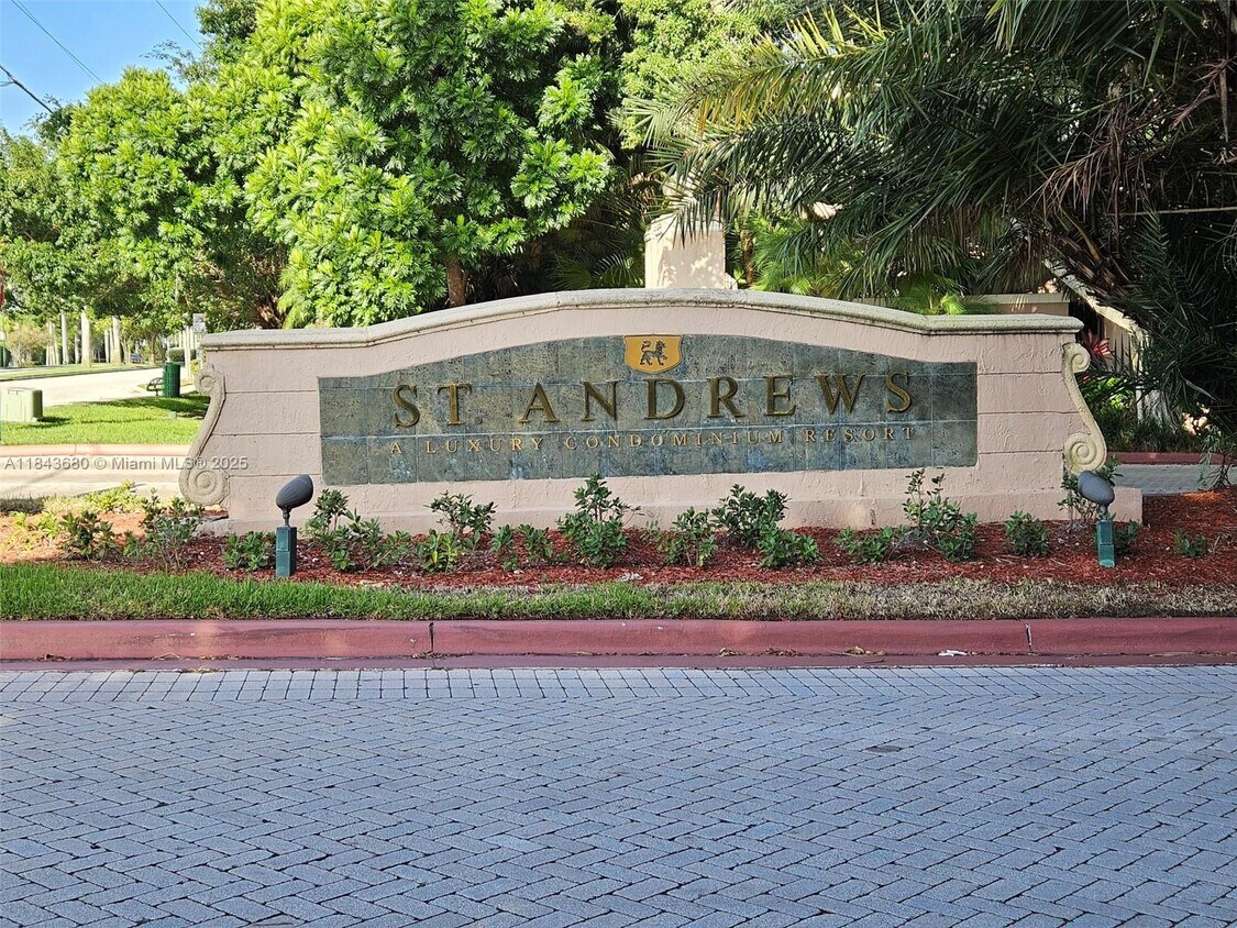 Foto principal - 12124 St.Andrews Pl