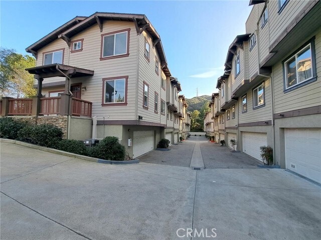 Building Photo - 6300 Honolulu Ave