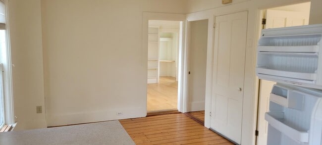 Building Photo - 56 Elm St