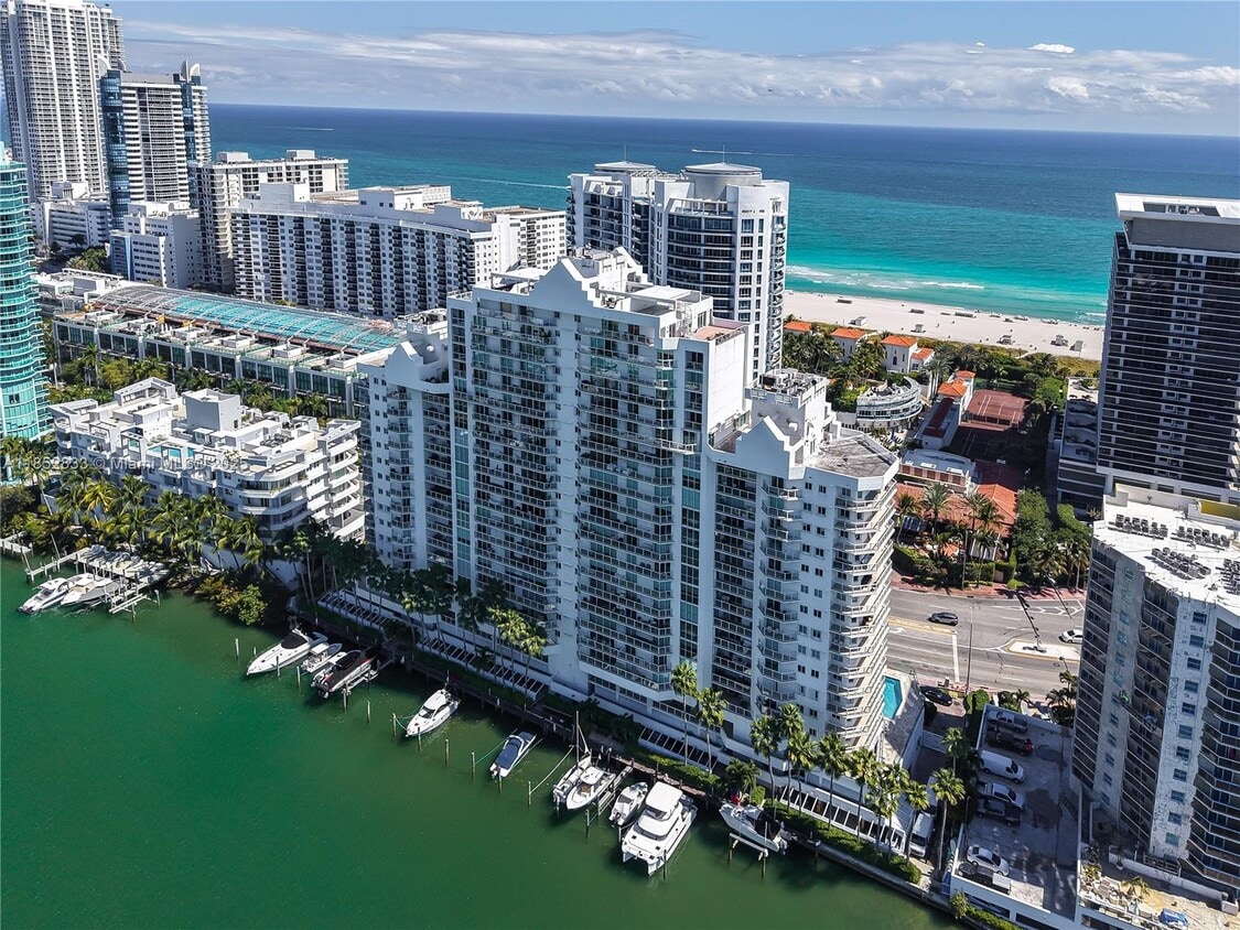 Primary Photo - 5900 Collins Ave
