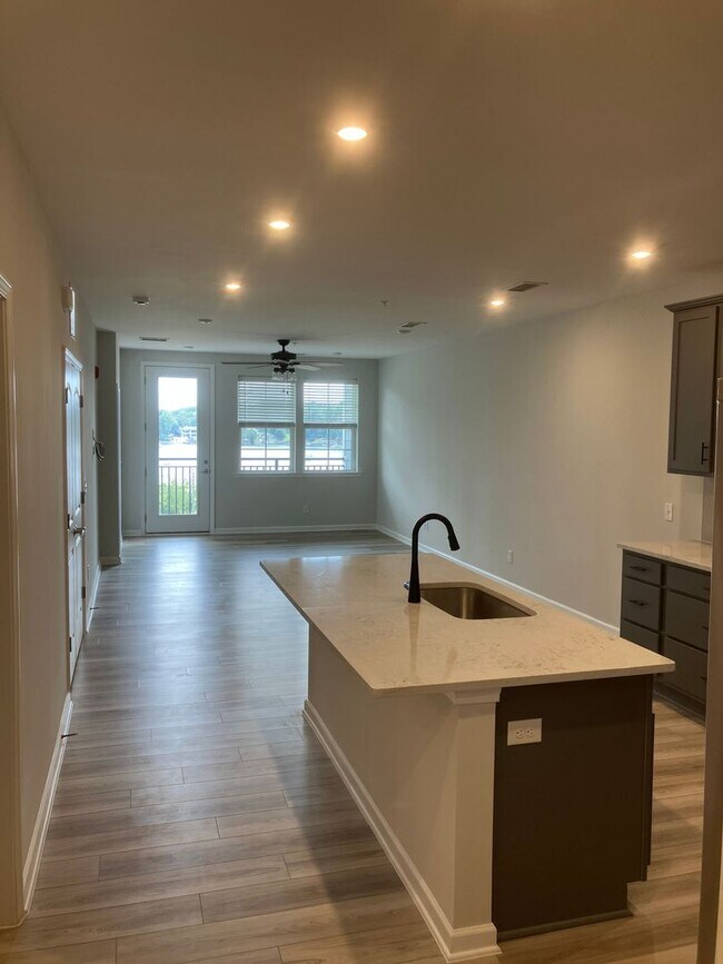 Building Photo - Sherrills Ford water front condo