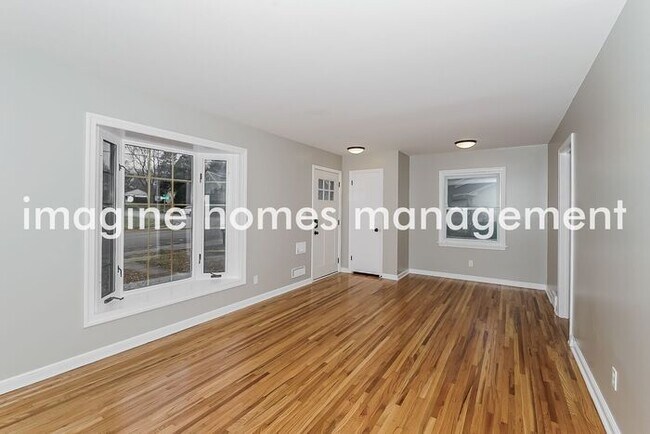 Building Photo - Charming 3 Bedroom Home in St. Louis Park