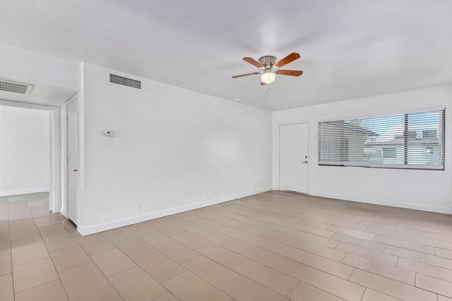 Building Photo - 1 Bed | 1 Bath -  Great Coronado District/...