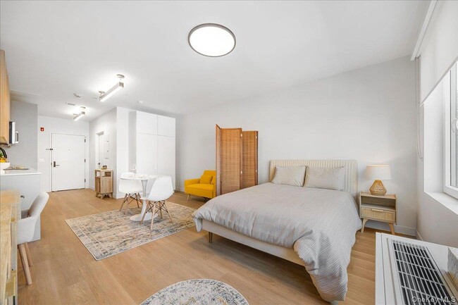 Building Photo - 8 Chester Ave