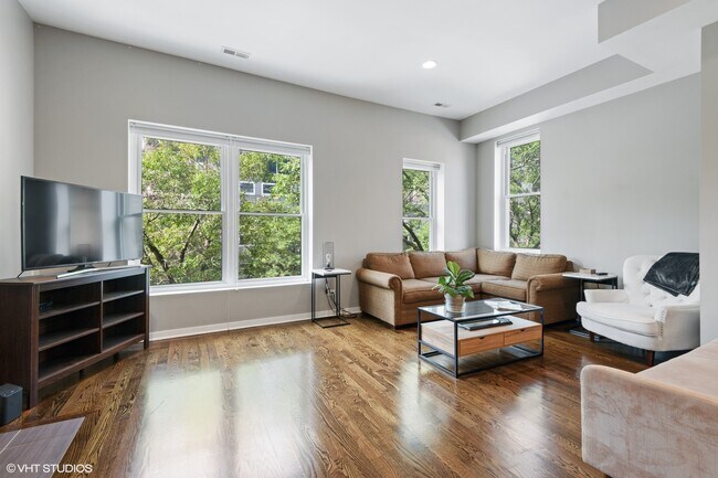 Living Room - 11 N Carpenter St