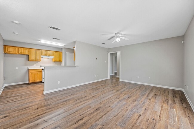 Building Photo - Welcome to your new home in Lancaster, TX!