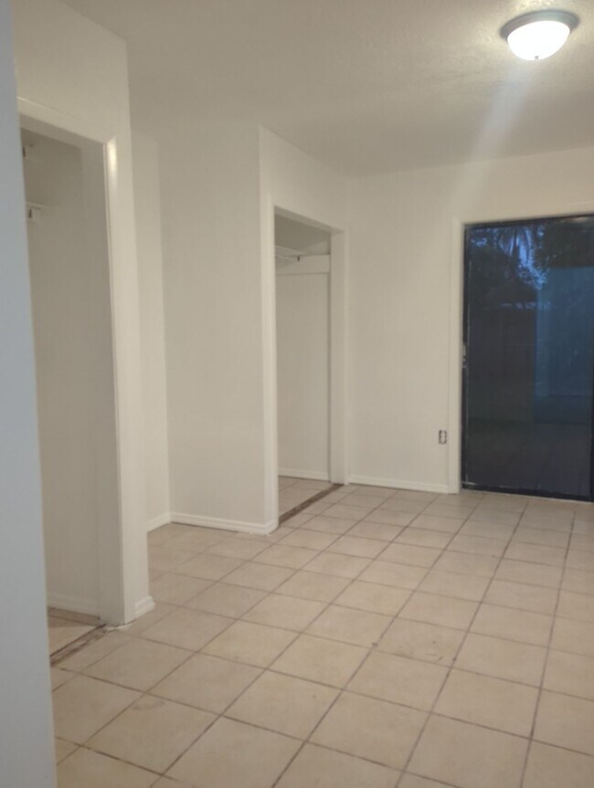 Foto del edificio - 704 E 121st Ave