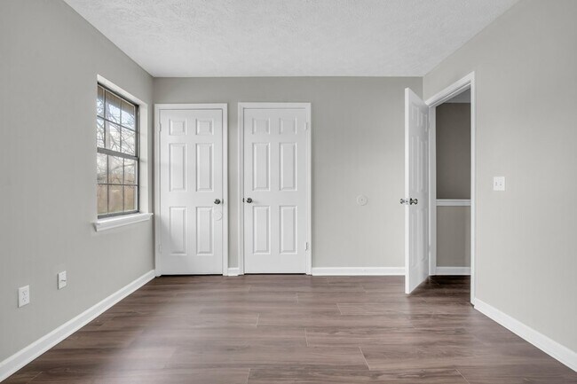 Foto del edificio - 456 W Broad St