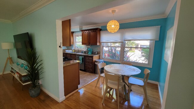 Building Photo - 1250 E 1st St