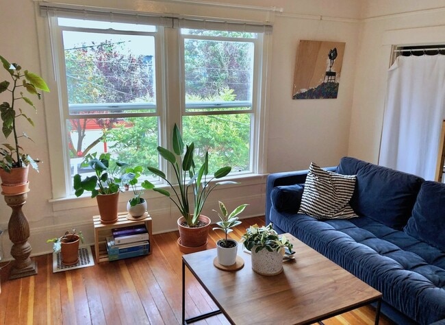 Building Photo - 3009 SE 19th Ave