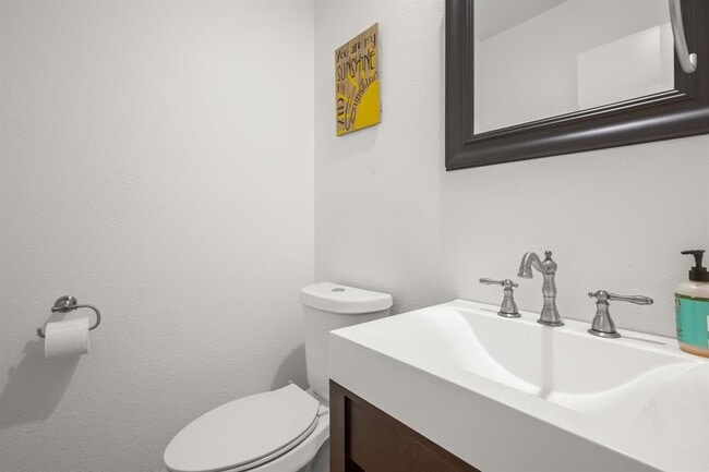 Foto del edificio - 512 Eberhart Ln
