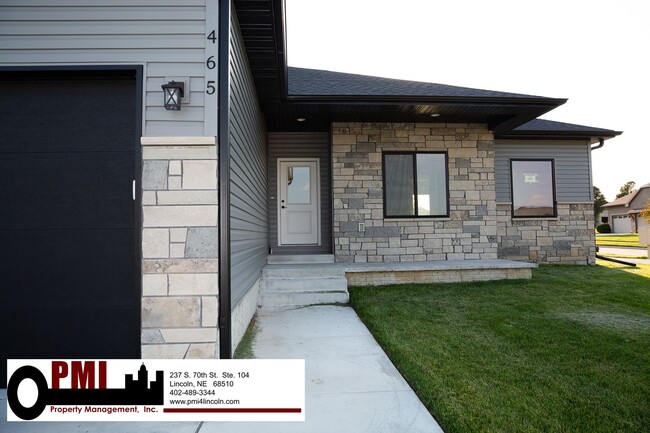 Building Photo - 5 Bedroom 3 bath, beautiful home in North ...