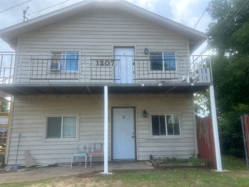 Primary Photo - 1207 N Ross Ave