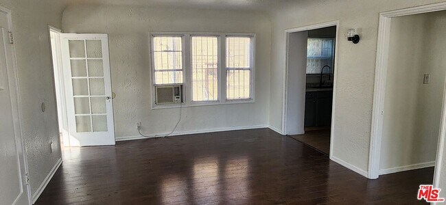 Building Photo - 1129 Queen Anne Pl