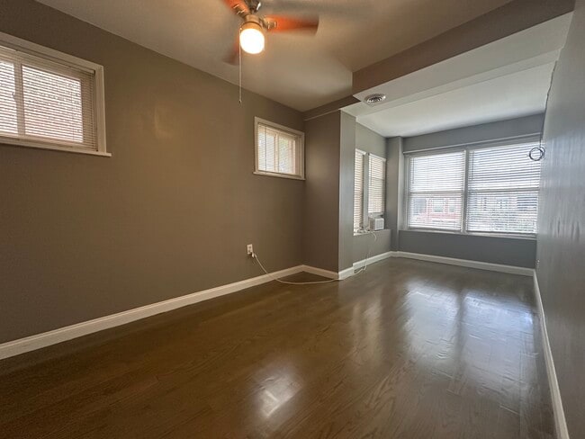 Foto del edificio - 4918 N Troy St