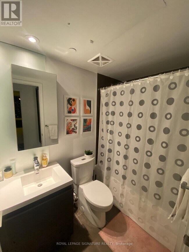 Building Photo - 1030 King St W