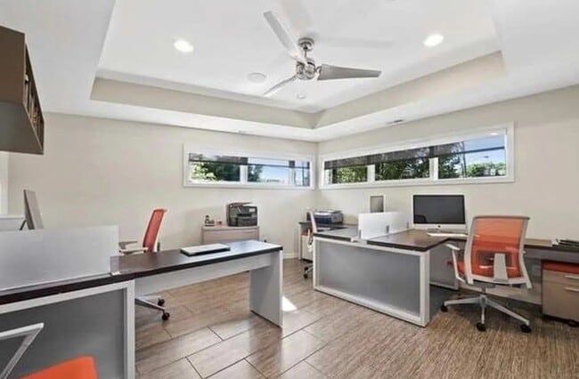 Building Photo - Gorgeous Luxury Townhome