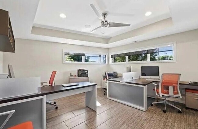 Foto del edificio - Gorgeous Luxury Townhome