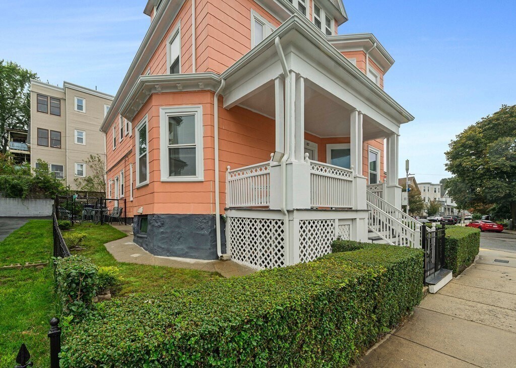 Primary Photo - 87 Norton St