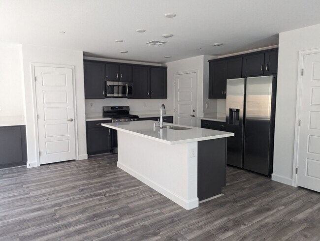 Foto del edificio - A Stunning 3 Bedroom Townhome in Henderson.