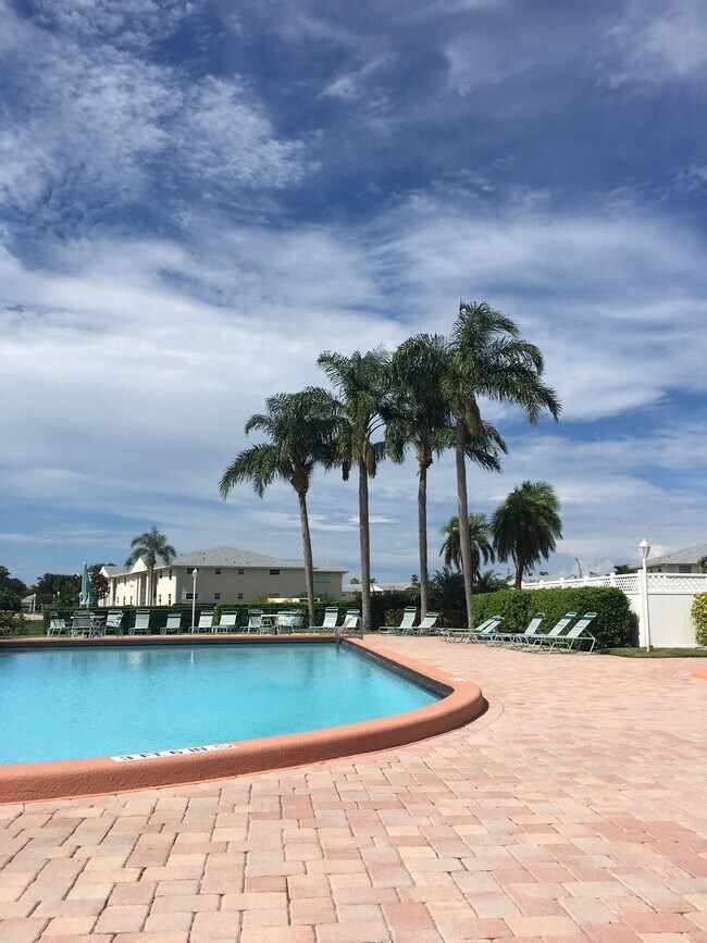 397 Grove Isle Cir Unit 397