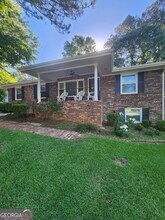 Building Photo - 302 Kelso Dr SW