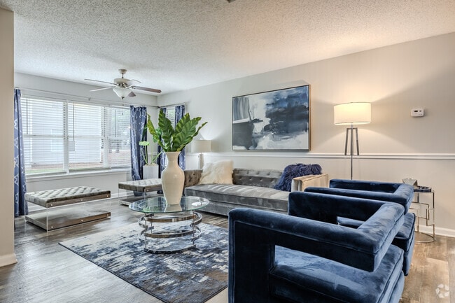 2BR, 2BA - 1152SF - The Park at London
