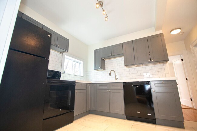 Building Photo - 85 Belknap St