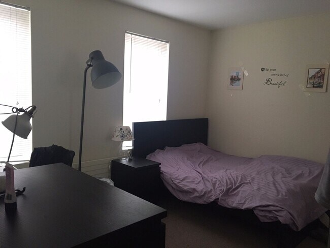 Foto del edificio - 823 Beacon St