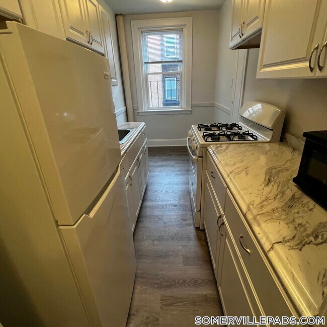 Building Photo - 136 Highland Ave