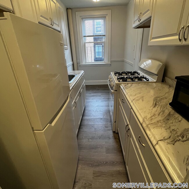 Building Photo - 136 Highland Ave