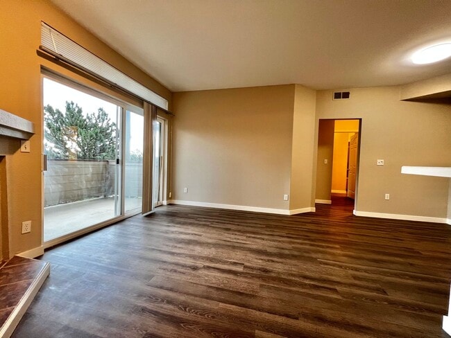 Building Photo - 2 bed 2 bath condo off Harmony in Fort Collins!