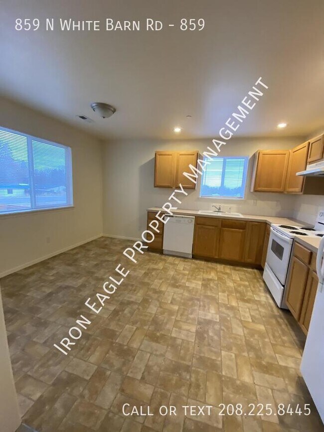 Foto del edificio - 859 N White Barn Rd