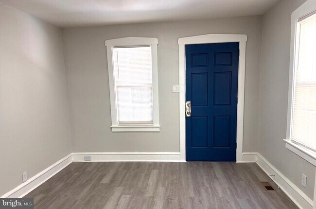 Foto del edificio - 244 Mansion Ave