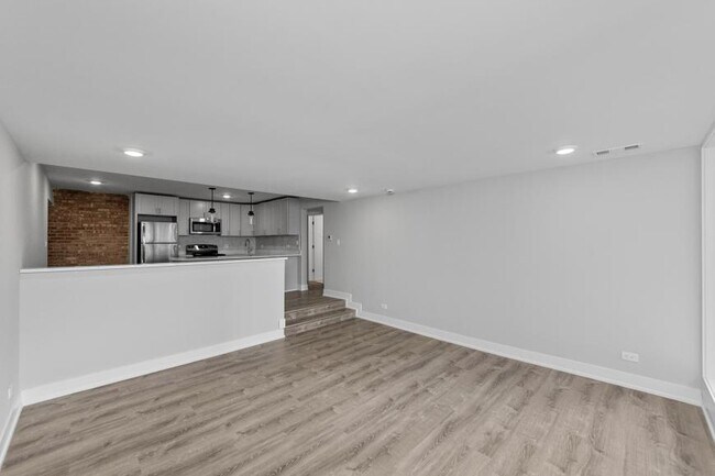 Building Photo - 0 bedroom in Chicago IL 60610